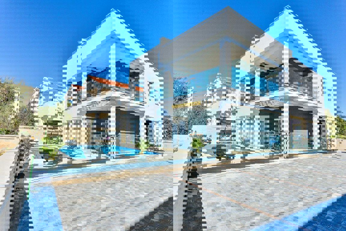 Villa spaziosa con appartamenti