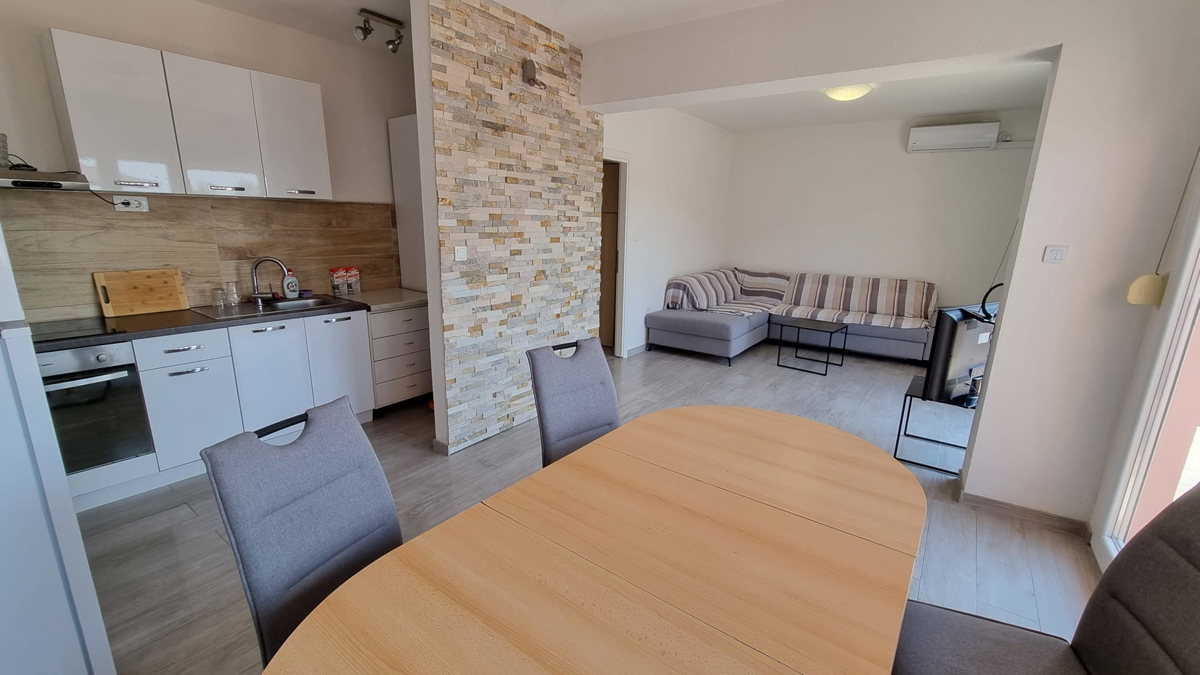 Kožino, appartamento trilocale - seconda fila dal mare e dalla spiaggia