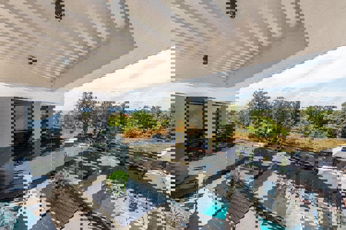 Ampia villa moderna in posizione tranquilla