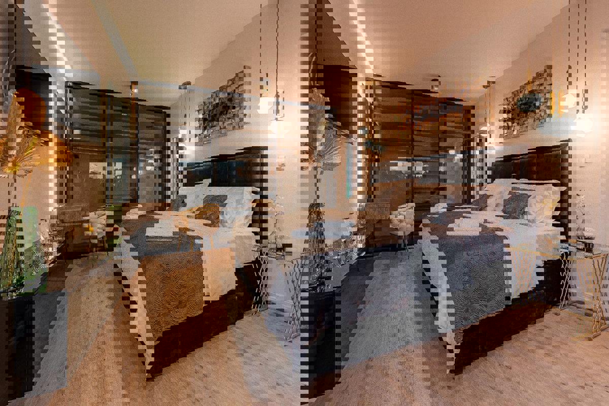 Ampia villa moderna in posizione tranquilla