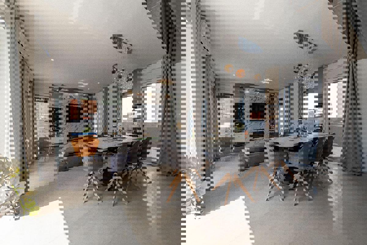 Ampia villa moderna in posizione tranquilla