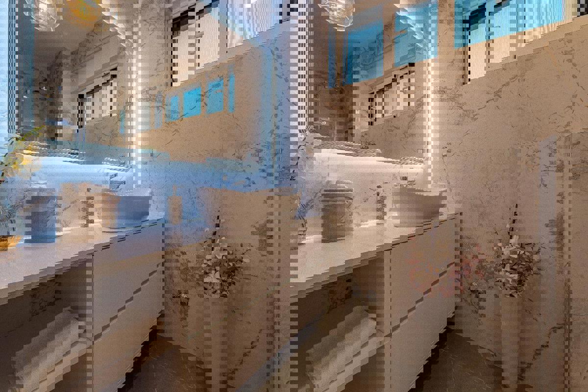 Ampia villa moderna in posizione tranquilla