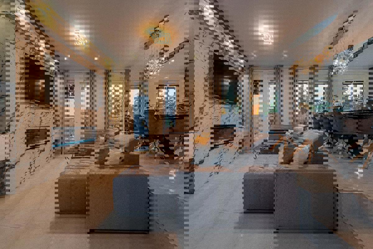 Ampia villa moderna in posizione tranquilla