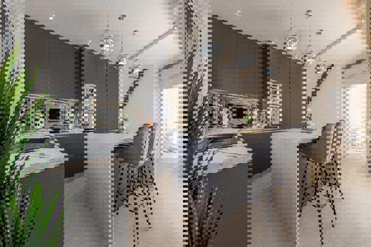 Ampia villa moderna in posizione tranquilla