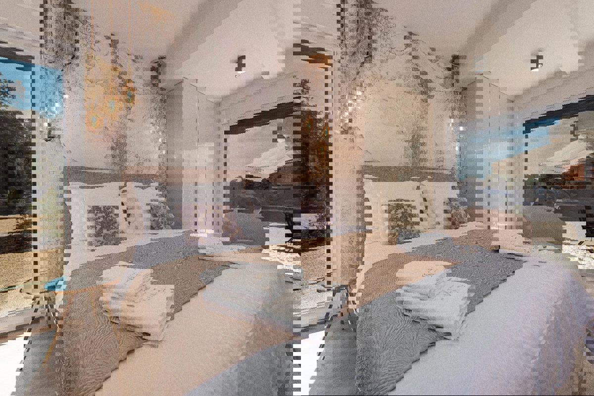 Ampia villa moderna in posizione tranquilla