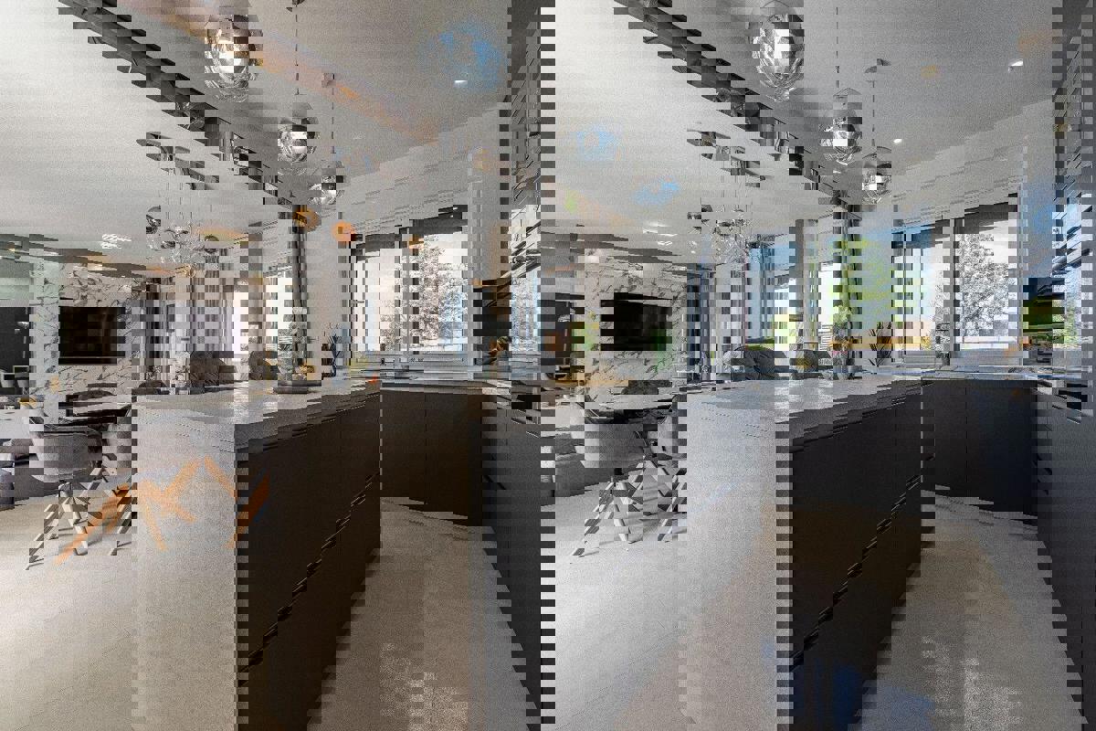 Ampia villa moderna in posizione tranquilla