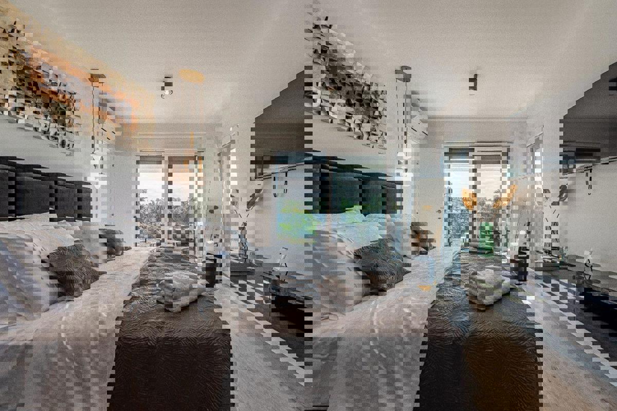 Ampia villa moderna in posizione tranquilla