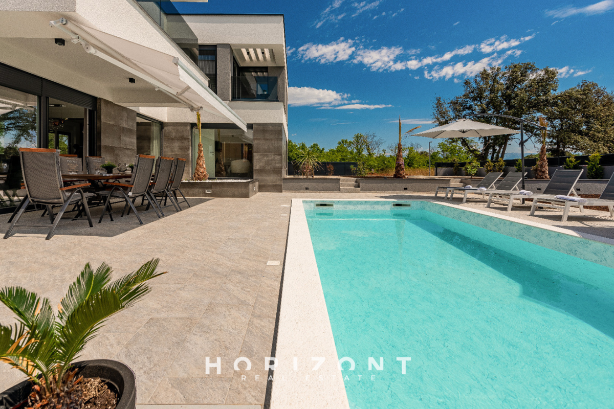 Ampia villa moderna in posizione tranquilla