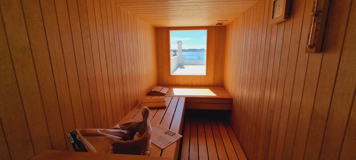 Appartamento di lusso su due piani con 4,5 vani, terrazza sul tetto e vista mare