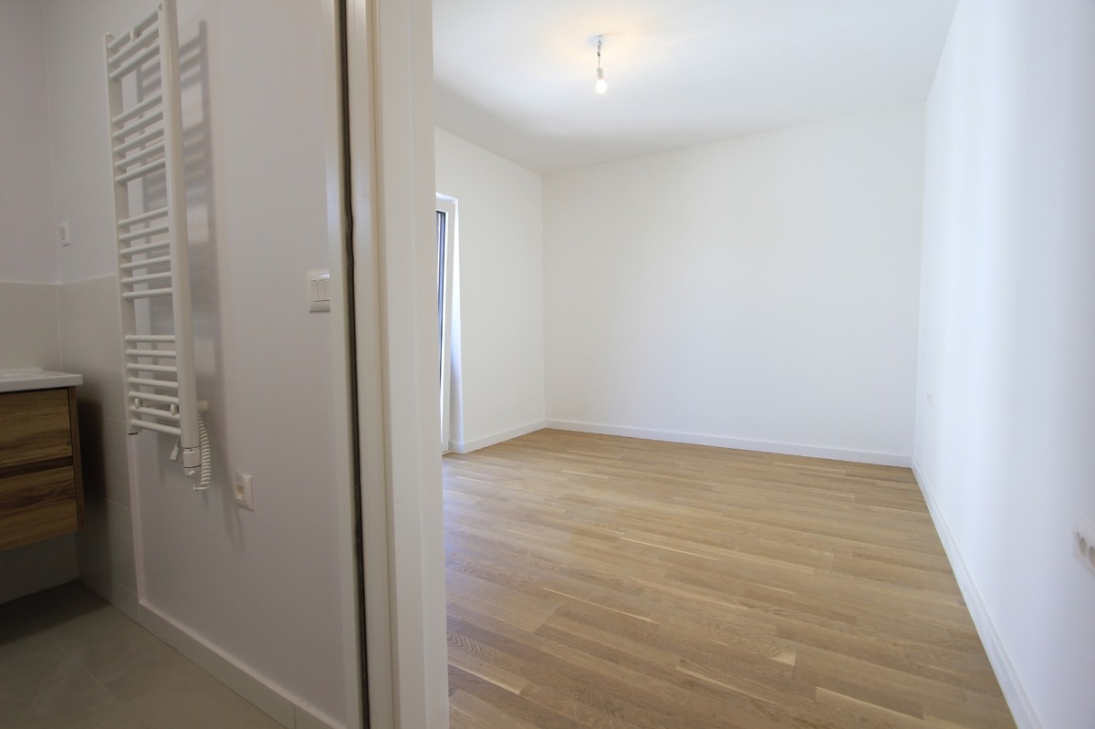 Appartamento di lusso su due piani con 4,5 vani, terrazza sul tetto e vista mare