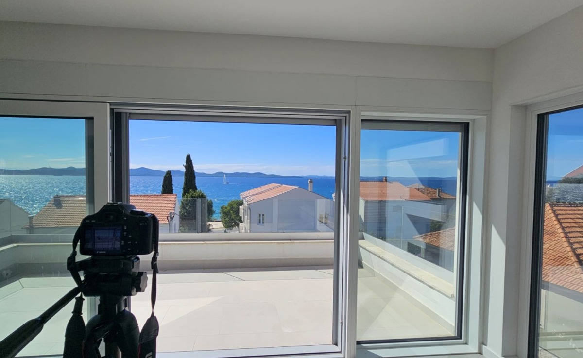 Appartamento di lusso su due piani con 4,5 vani, terrazza sul tetto e vista mare