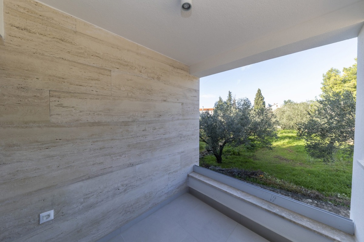 Appartamento di lusso su due piani con 4,5 vani, terrazza sul tetto e vista mare