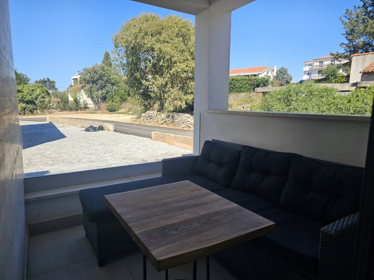 Appartamento di lusso su due piani con 4,5 vani, terrazza sul tetto e vista mare