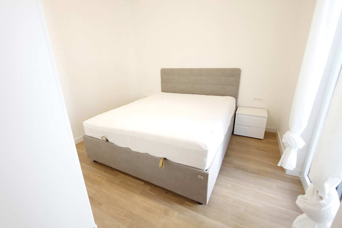 Appartamento di lusso su due piani con 4,5 vani, terrazza sul tetto e vista mare