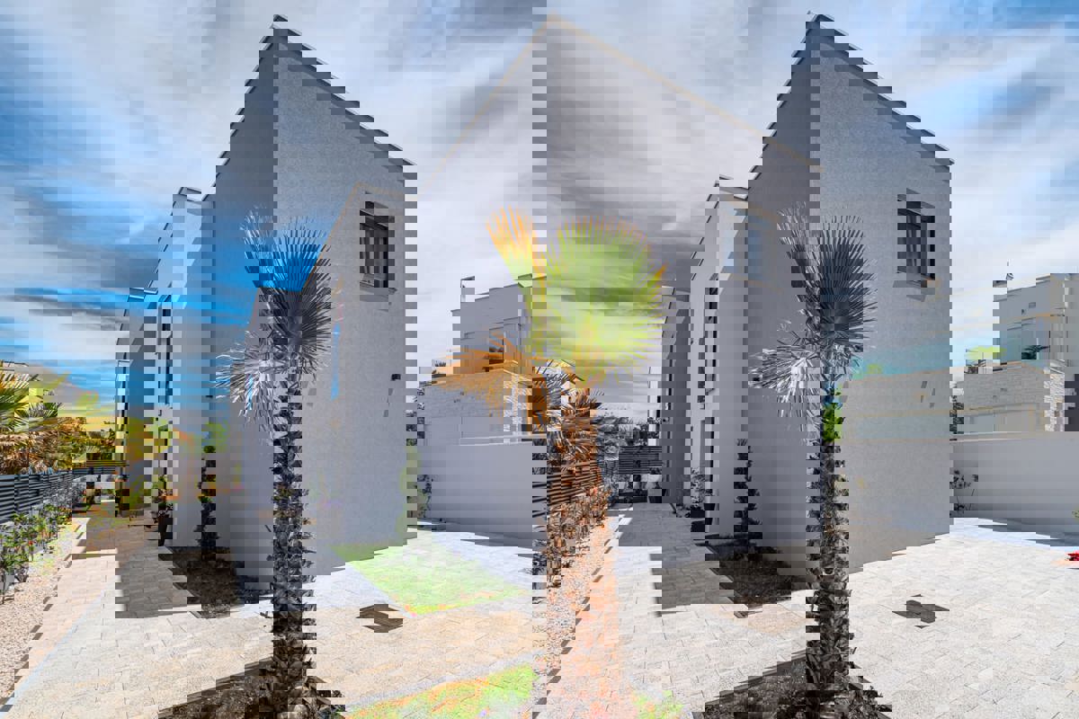 Villa moderna con due appartamenti