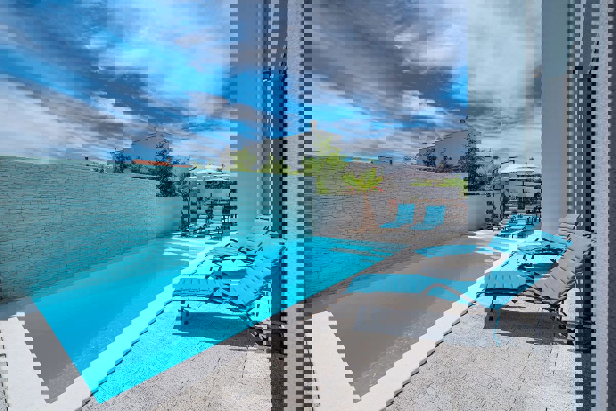 Villa moderna con due appartamenti