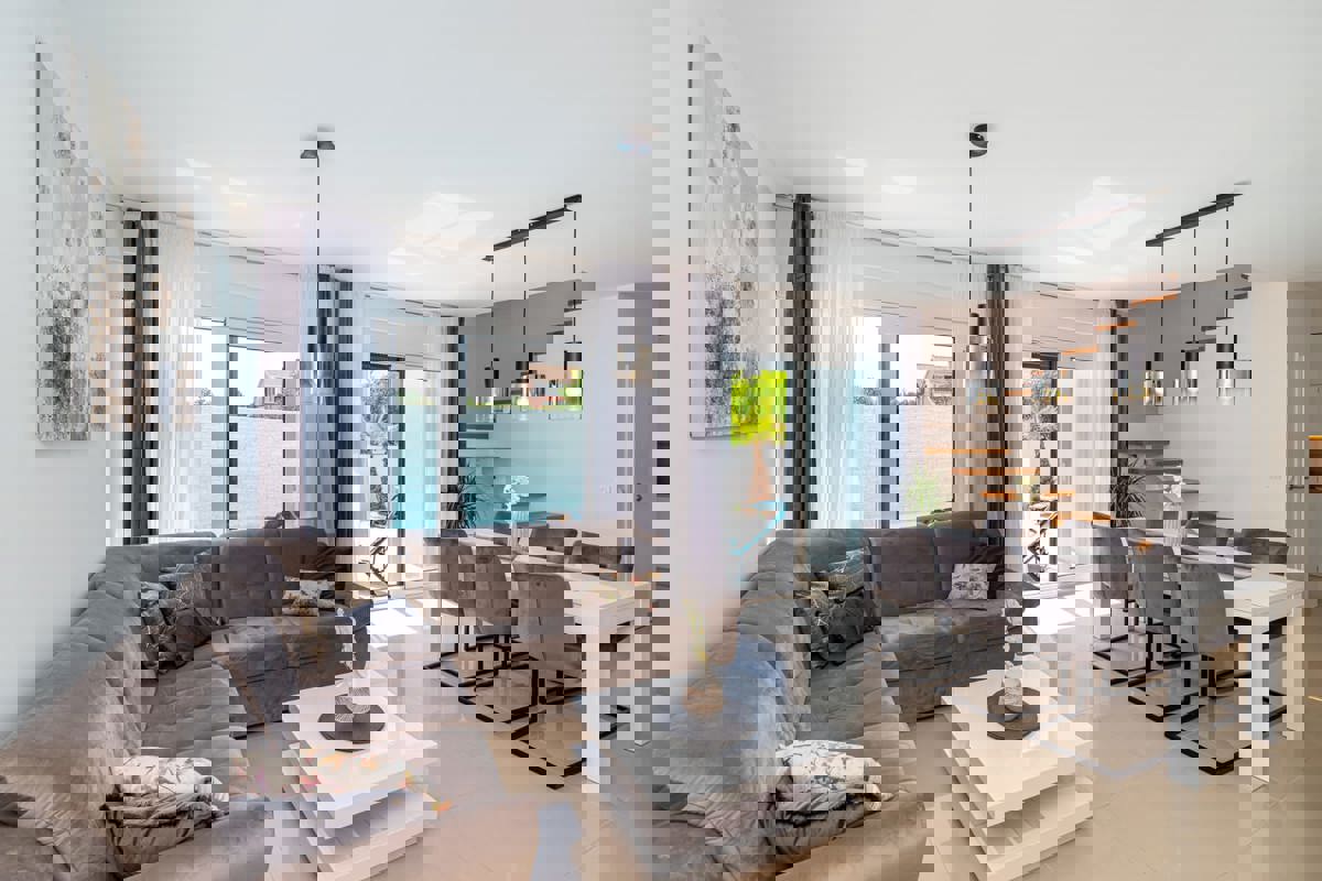 Villa moderna con due appartamenti