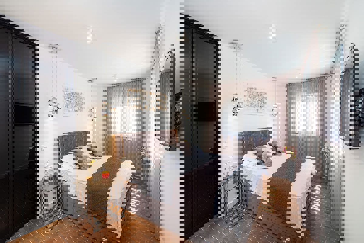 Villa moderna con due appartamenti