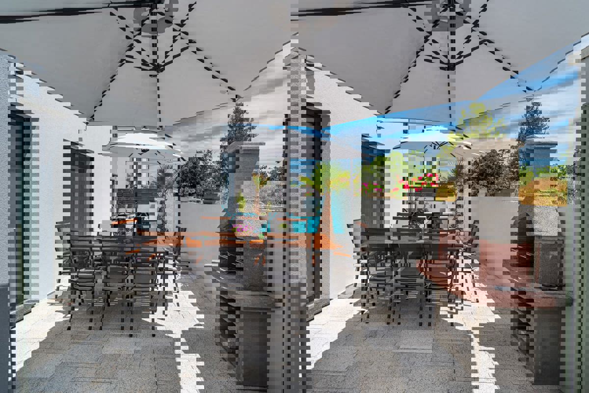 Villa moderna con due appartamenti