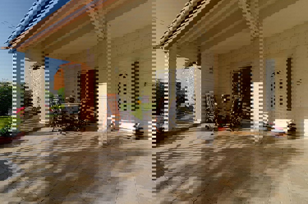 Nin centro - casa su un grande terreno