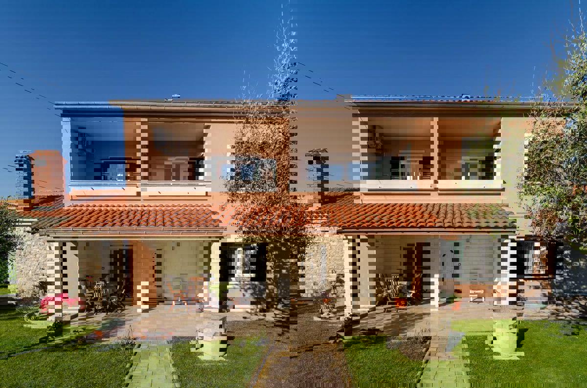 Nin centro - casa su un grande terreno