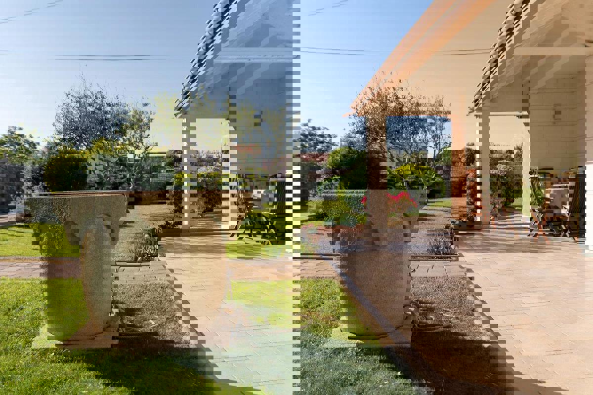 Nin centro - casa su un grande terreno