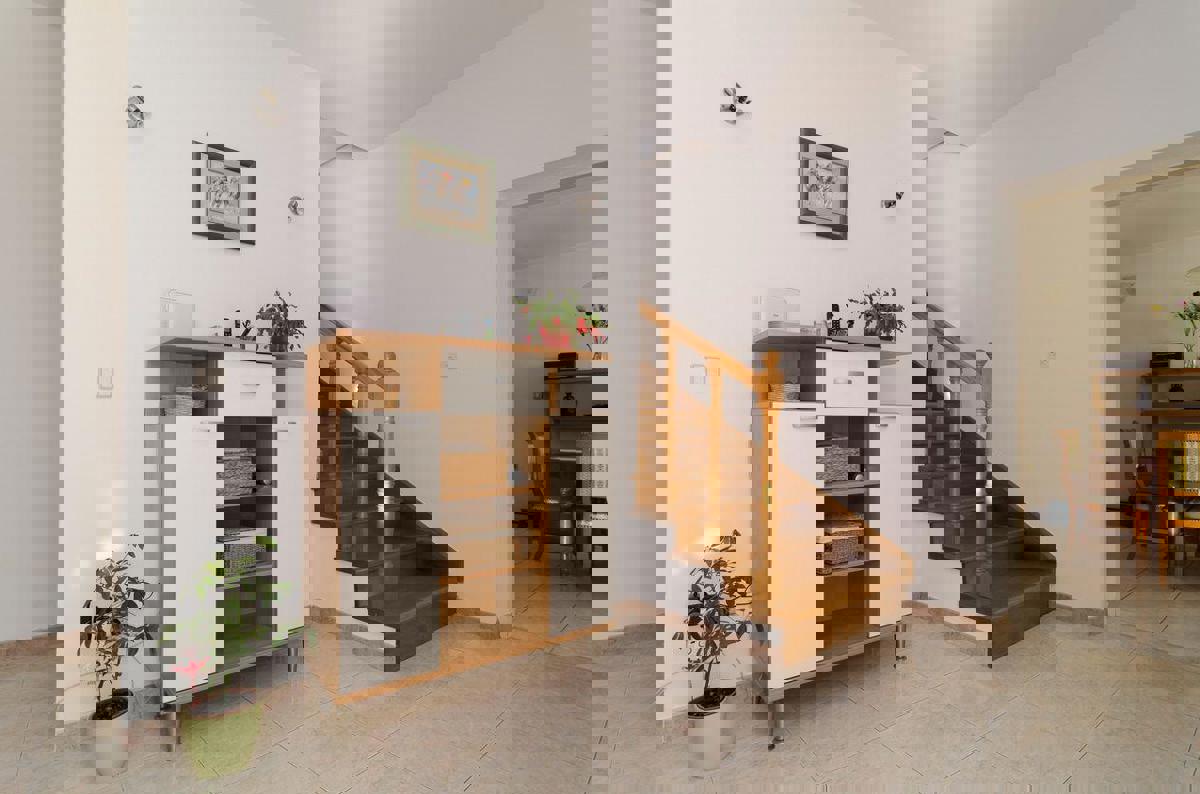 Nin centro - casa su un grande terreno