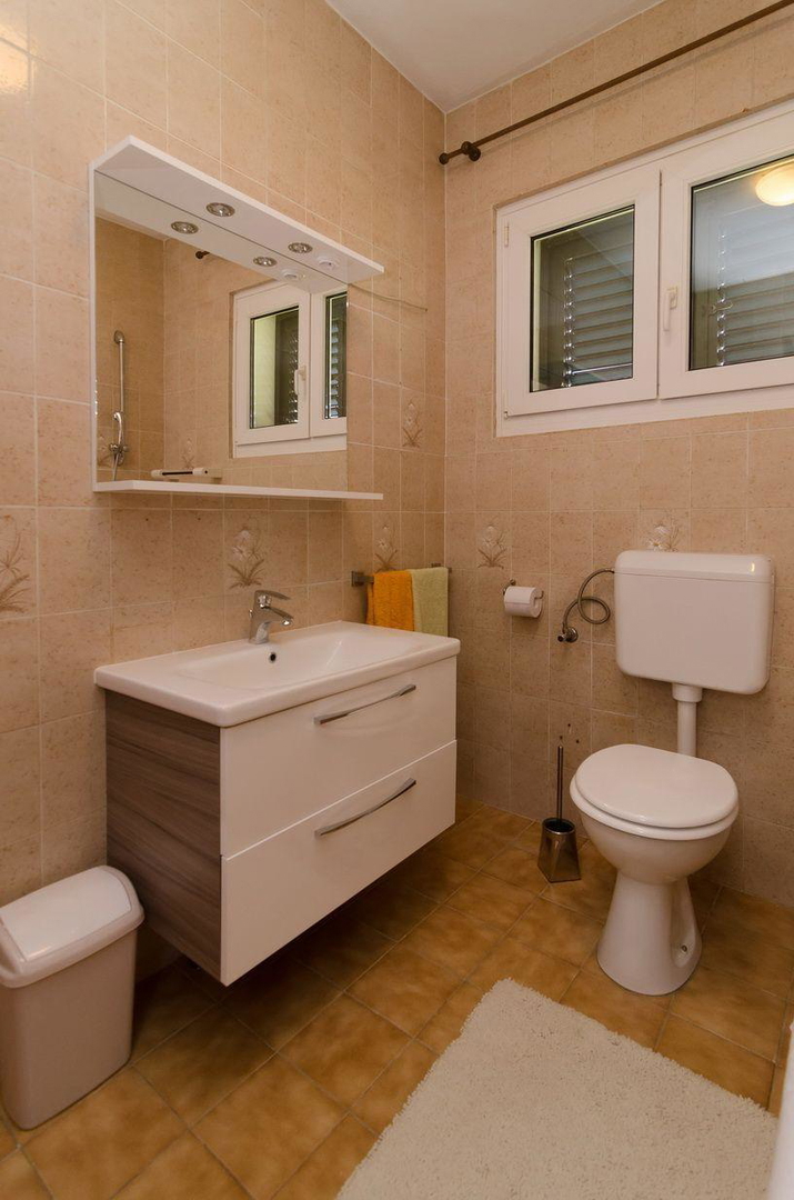 Nin centro - casa su un grande terreno