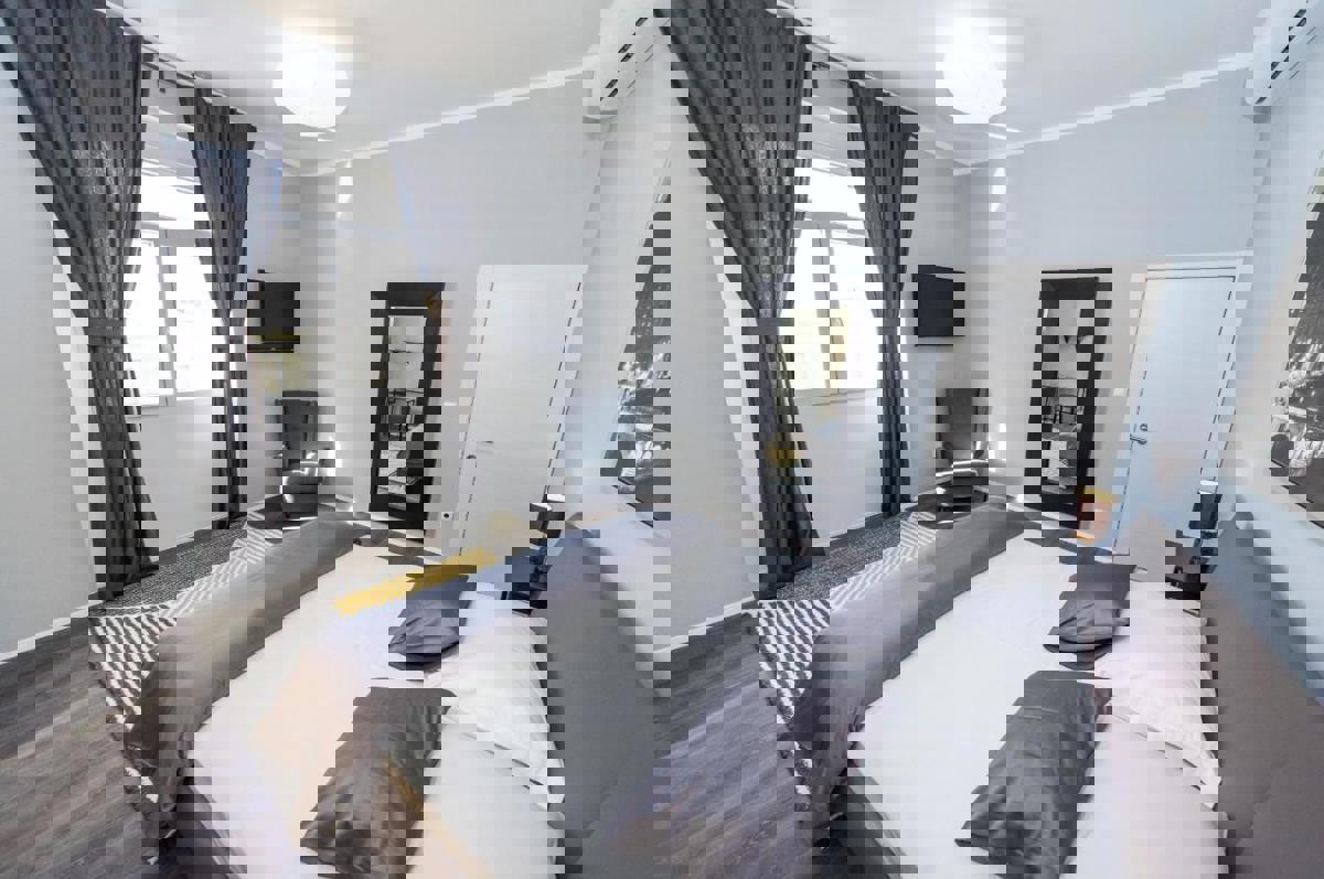 Appartamento a Zara, prima fila sul mare