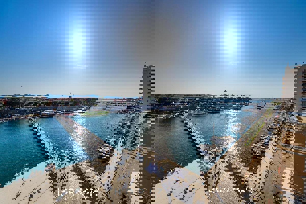 Appartamento a Zara, prima fila sul mare