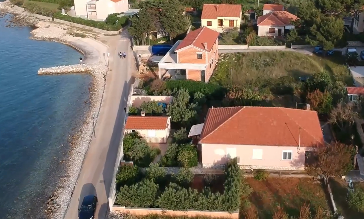 Casa in prima fila sul mare con vista aperta sul mare