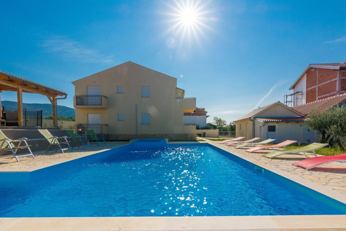 Villa con piscina e sauna vicino a Biograd – ampio giardino, potenziale turistico