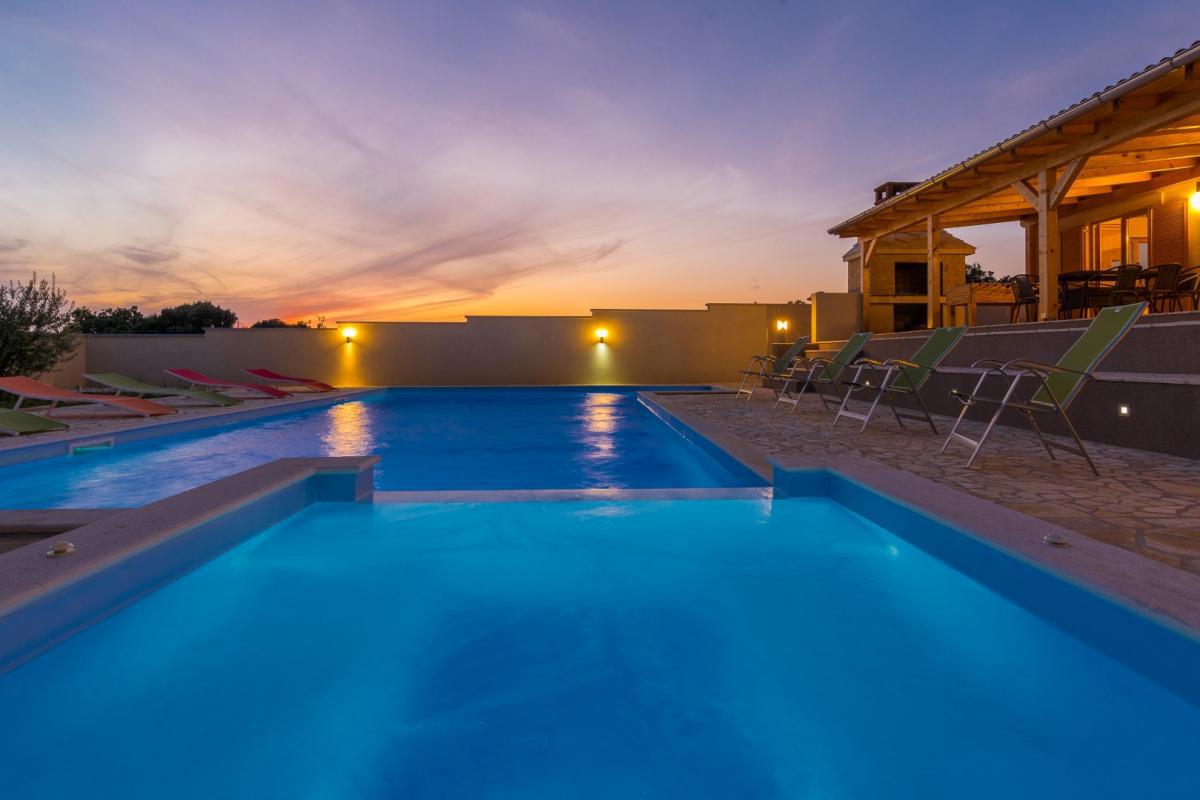 Villa con piscina e sauna vicino a Biograd – ampio giardino, potenziale turistico