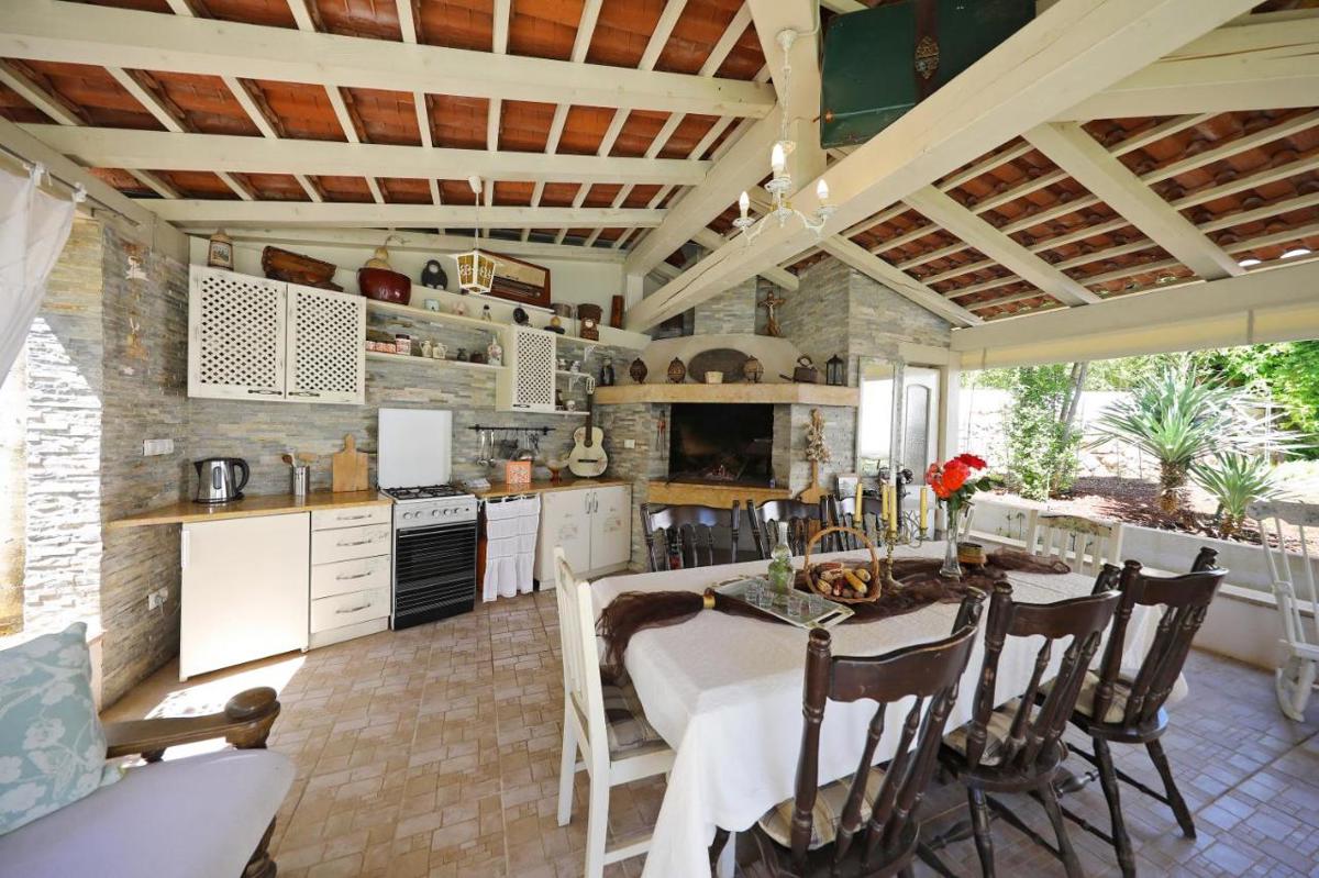 Due case moderne plurifamiliari con piscina e sauna a Zara