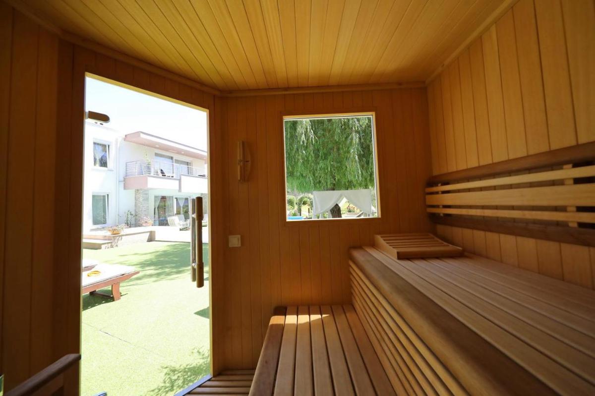 Due case moderne plurifamiliari con piscina e sauna a Zara