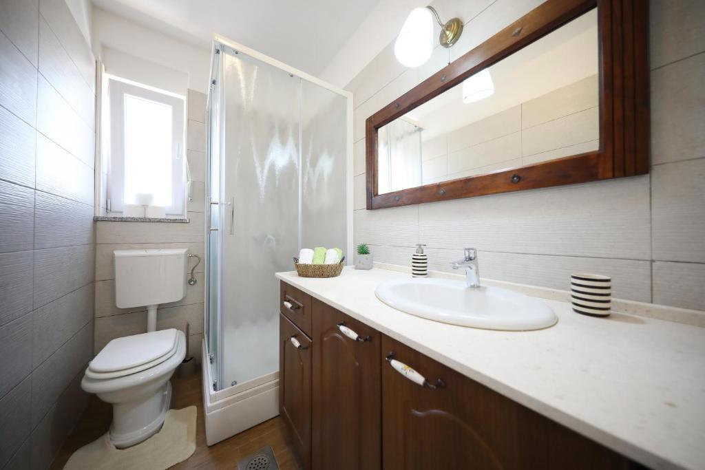 Due case moderne plurifamiliari con piscina e sauna a Zara