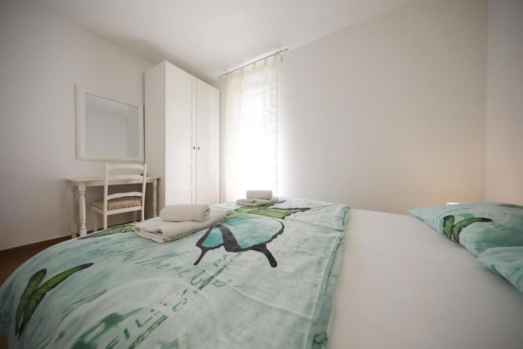 Due case moderne plurifamiliari con piscina e sauna a Zara