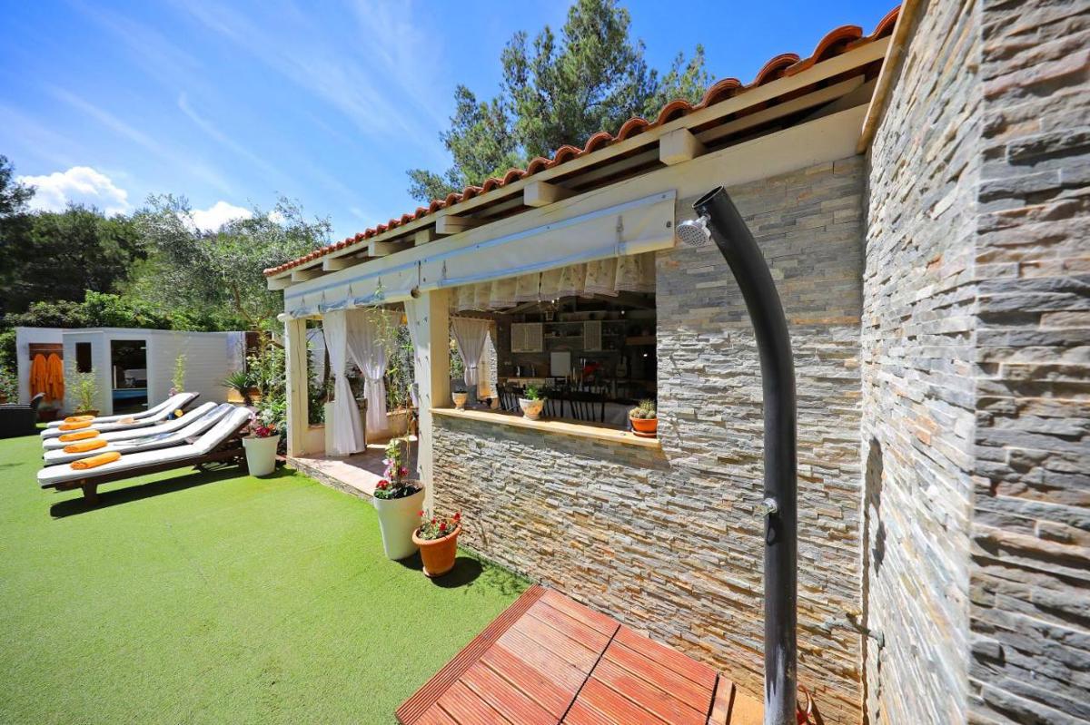 Due case moderne plurifamiliari con piscina e sauna a Zara