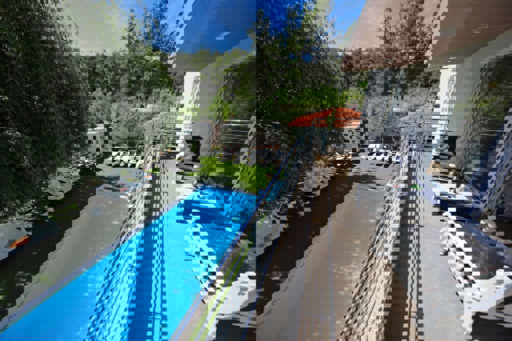 Due case moderne plurifamiliari con piscina e sauna a Zara