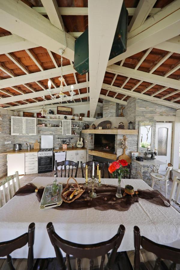 Due case moderne plurifamiliari con piscina e sauna a Zara