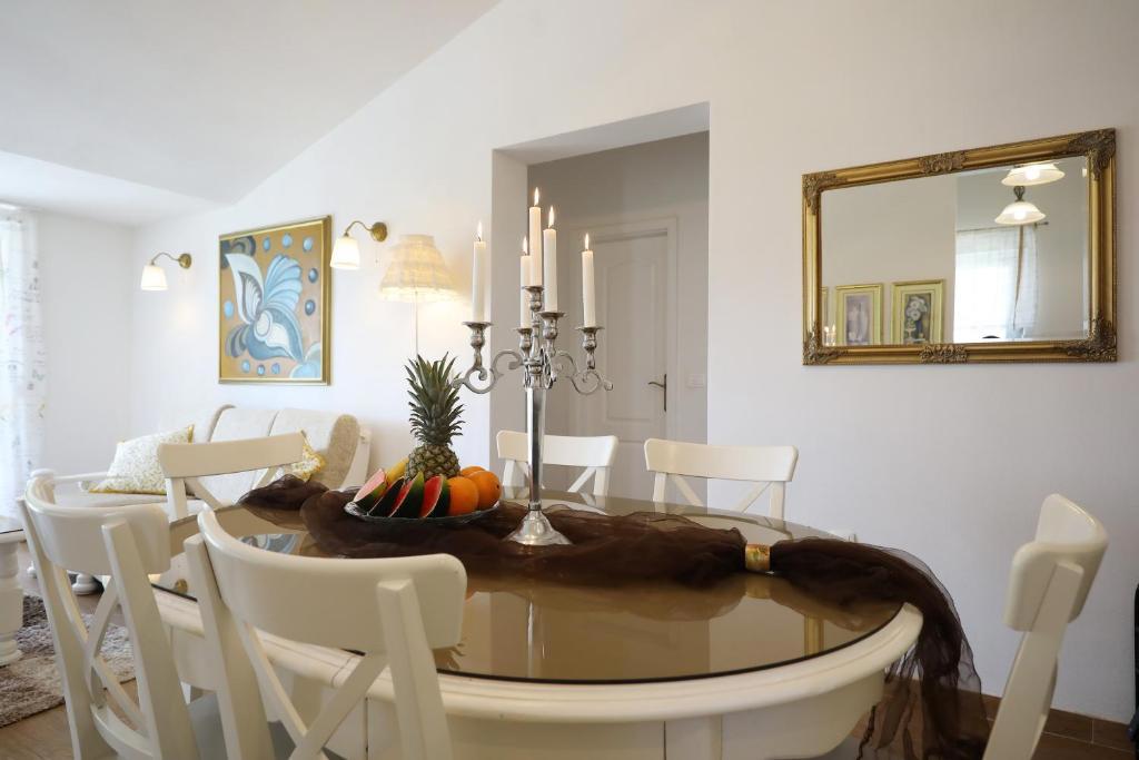 Due case moderne plurifamiliari con piscina e sauna a Zara