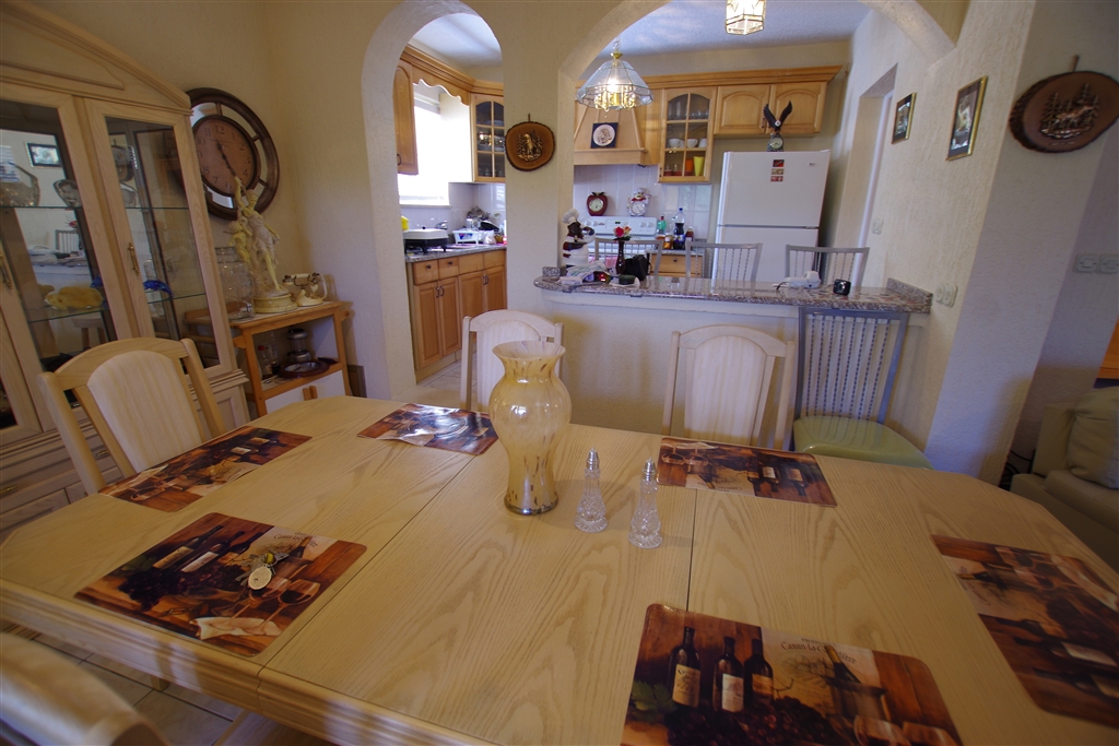 Ampia casa circondata da ulivi