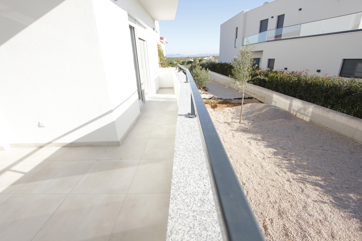 Appartamento moderno con vista sul mare, in una zona tranquilla della città