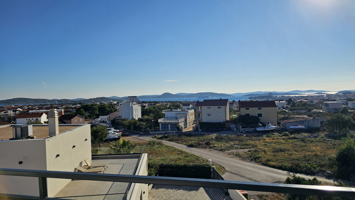 Appartamento moderno con vista sul mare, in una zona tranquilla della città