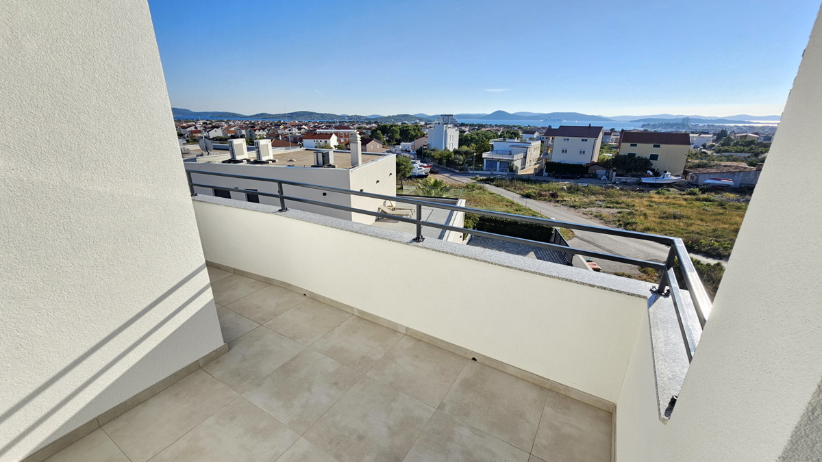 Appartamento moderno con vista sul mare, in una zona tranquilla della città