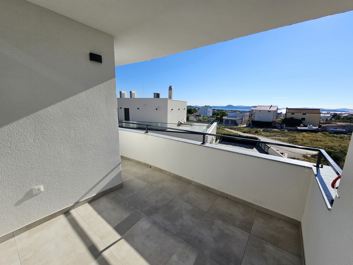 Appartamento moderno con vista sul mare, in una zona tranquilla della città