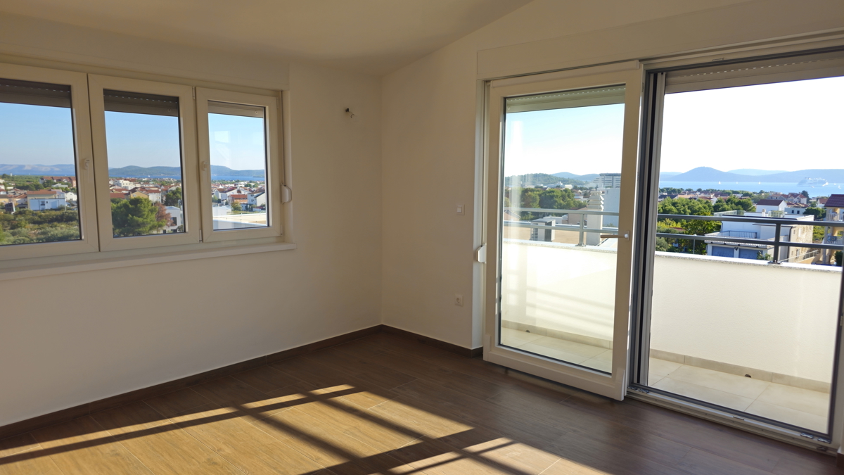 Appartamento moderno con vista sul mare, in una zona tranquilla della città