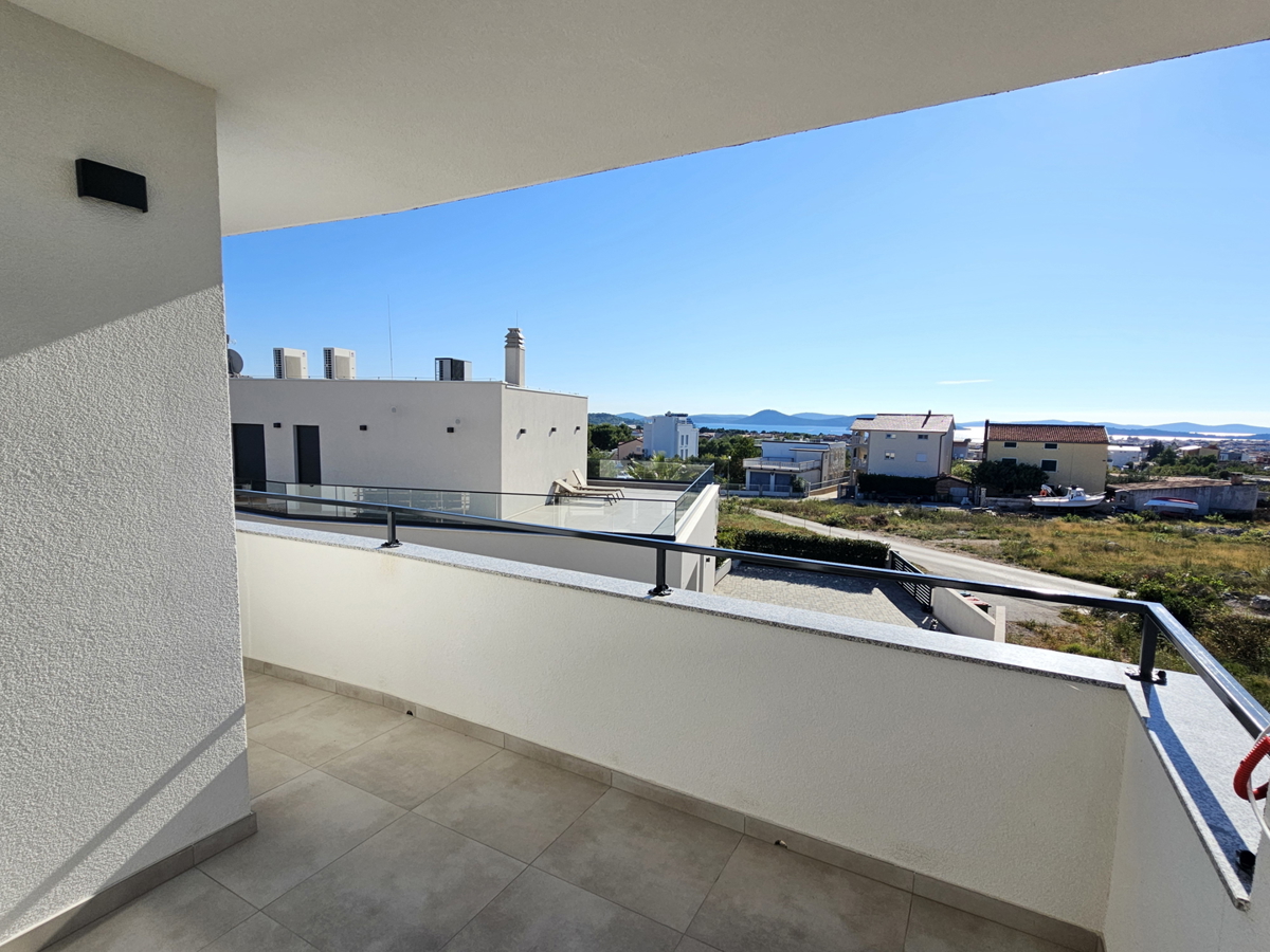 Appartamento moderno con vista sul mare, in una zona tranquilla della città