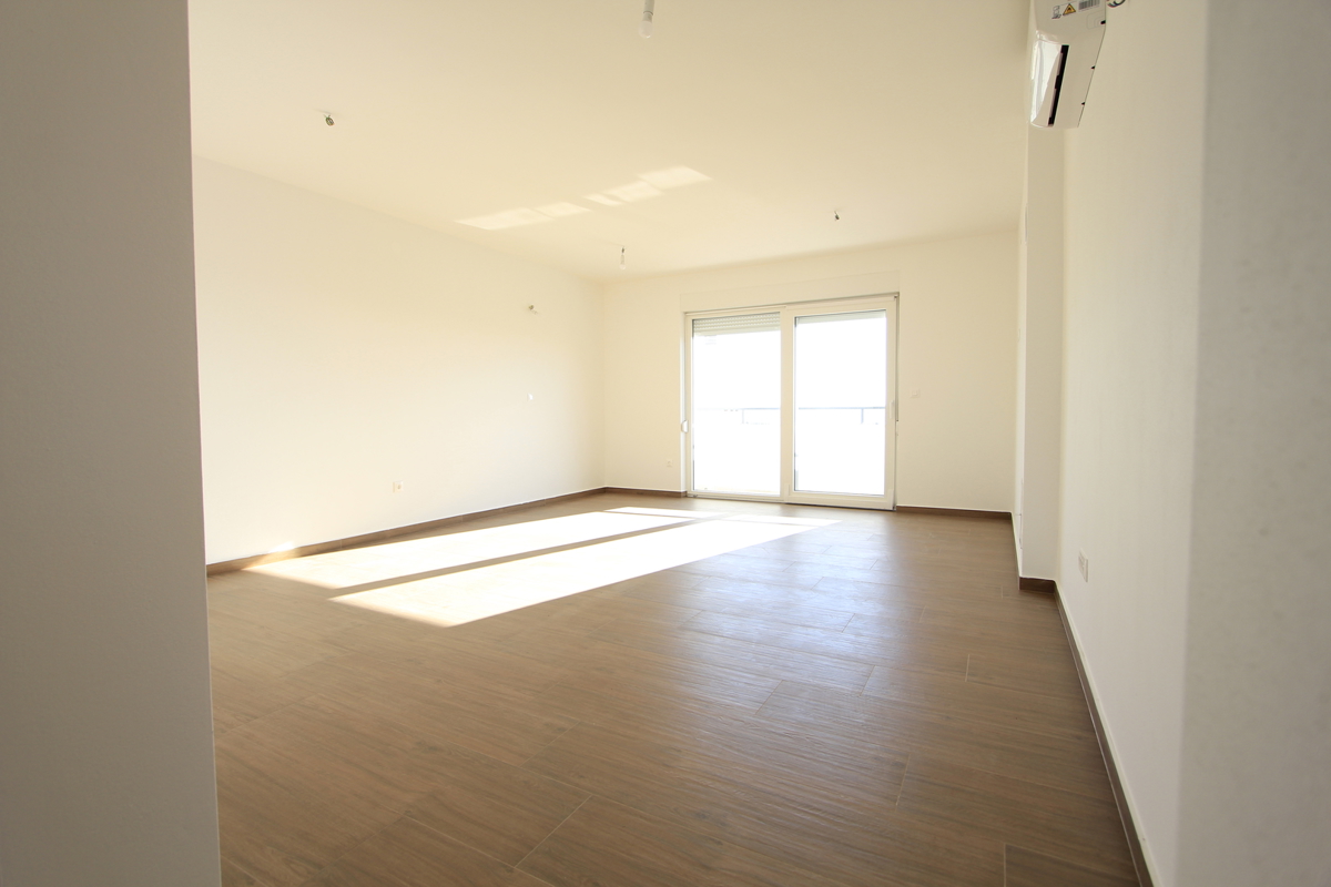 Appartamento moderno con vista sul mare, in una zona tranquilla della città