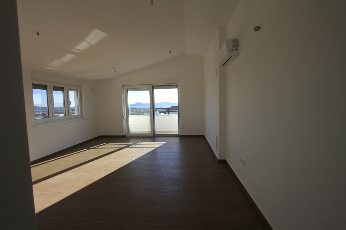 Appartamento moderno con vista sul mare, in una zona tranquilla della città